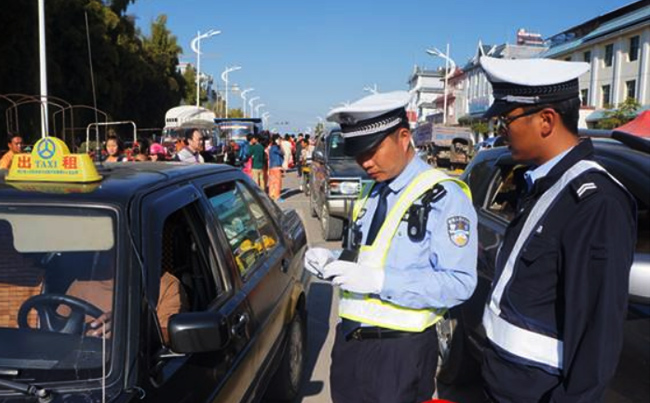 交警人员执法中